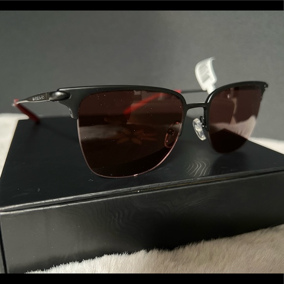 NWT. Michael Kors Archie Sunglasses in Merlot - Picture 3 of 9